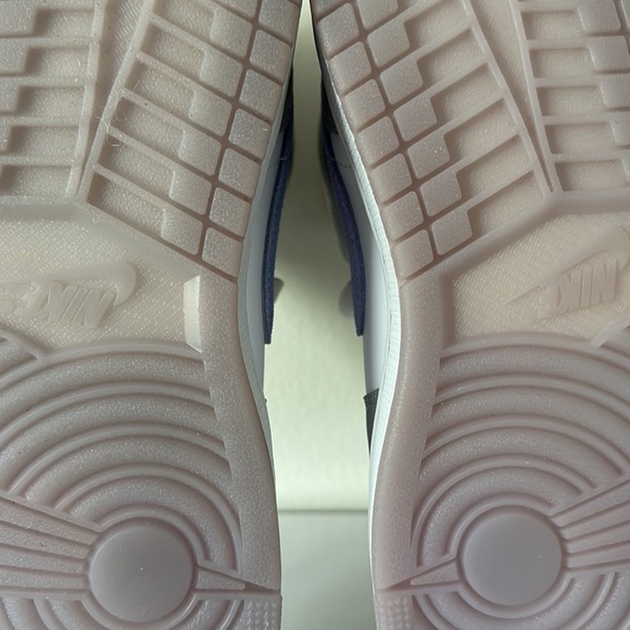 Women’s AIR JORDAN 1 MID NEW IN BOX - Picture 8 of 10